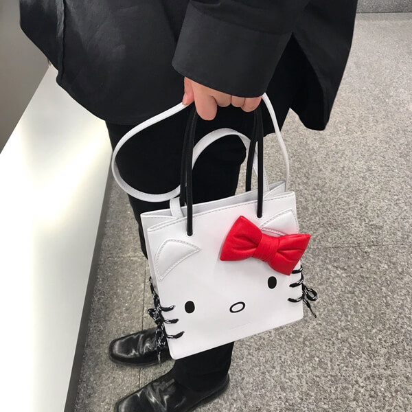 人気新作超限定 バレンシアガコピー【バレンシアガ&Hello Kittyコラボ】Shopping Tote XXS