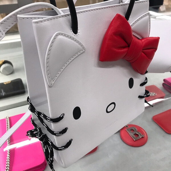 人気新作超限定 バレンシアガコピー【バレンシアガ&Hello Kittyコラボ】Shopping Tote XXS