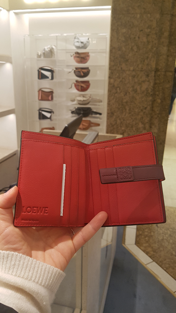 ロエベ ミニ財布 偽物 コンパクト ジップ ウォレット COMPACT ZIP WALLET 124.12.Z44