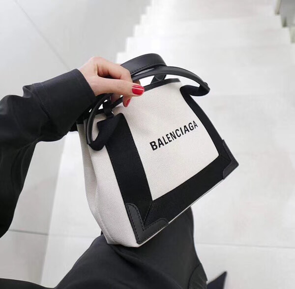 2025最新バレンシアガ バッグ 安い スーパーコピー ネイビー カバ XS 2WAYバッグ NATURAL / BLACK (52013965)