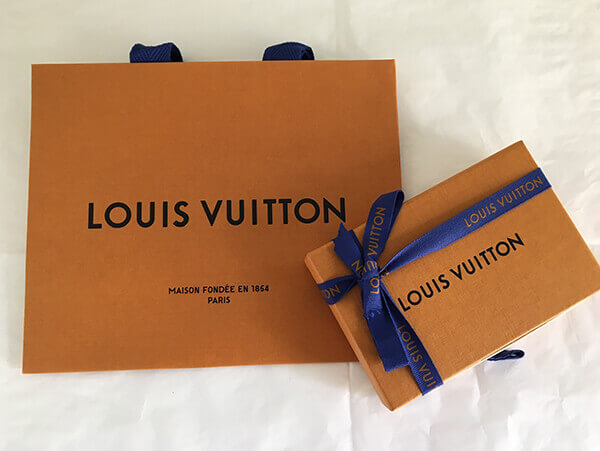 ギフト最適です ルイヴィトン キーホルダー コピー  ポルト クレ･LV ファセット チャーム M65216 すぐ届く