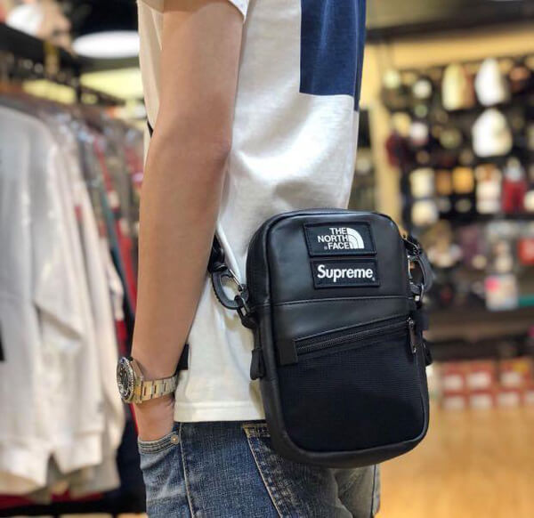  シュプリーム  ボディバッグ 偽物   シュプリーム The North Face Leather Shoulder Bag