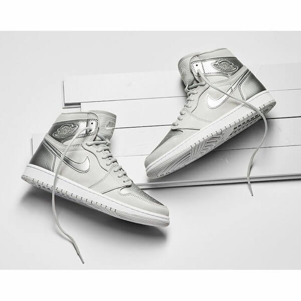 ナイキ エアージョーダン スニーカー コピー ナイキ Air Jordan 1 Retro Hi Silver '25th Anniversary' 2010