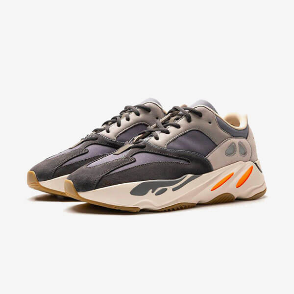 アディダス 激レア ☆ 入手困難 超限定 Yeezy 偽物 Wave Runner 700 OG  FV9922