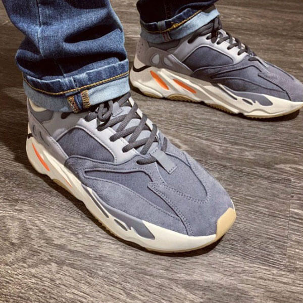 アディダス 激レア ☆ 入手困難 超限定 Yeezy 偽物 Wave Runner 700 OG  FV9922