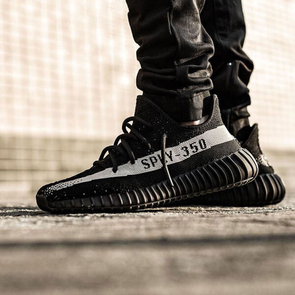 yeezy boost 350 black 偽物 アディダス イージー BY1604