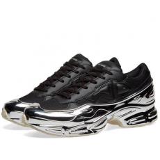 アディダス ×Raf Simons コピー"RS OZWEEGO"♪ 