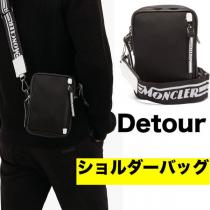 【モンクレール 】偽物2025春夏新作Detour ブラックショルダーバッグメンズラインのクロス...