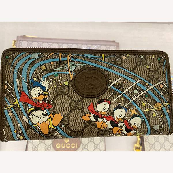 グッチ☆DISNEYxグッチドナルドダックジップアラウンドウォレット 647940 2M1AT 8679