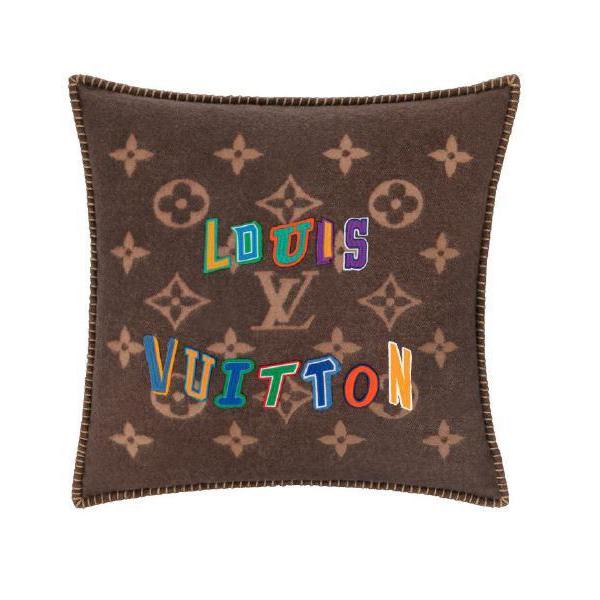 【ルイヴィトン】秋物新作 2021 LETTERS CUSHION クッションコピー