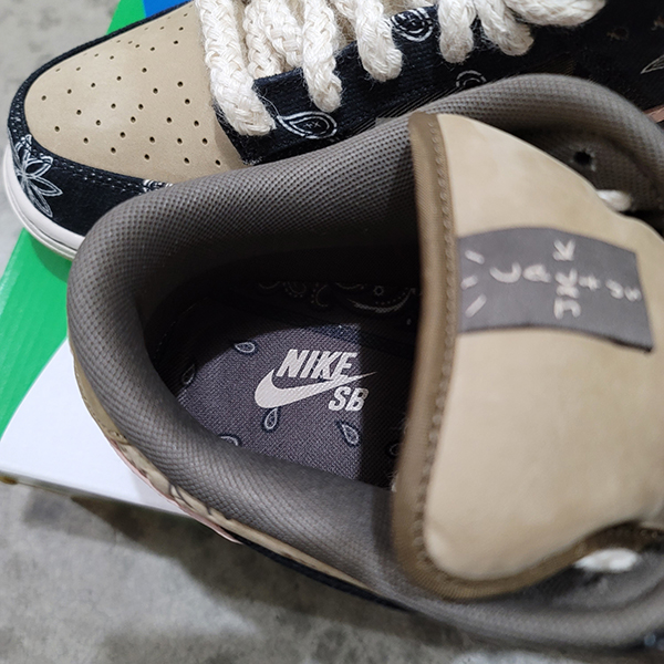 トラヴィス・スコット × ナイキ travis ダンク 偽物 SB DUNK LOW トラヴィス・スコット ナイキ