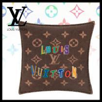 【ルイヴィトン】秋物新作 2021 LETTERS CUSHION クッションコピー