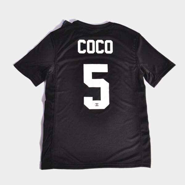 シャネル × ナイキ Tシャツ 偽物 コラボ！COCO5 Tシャツ 選べる2色