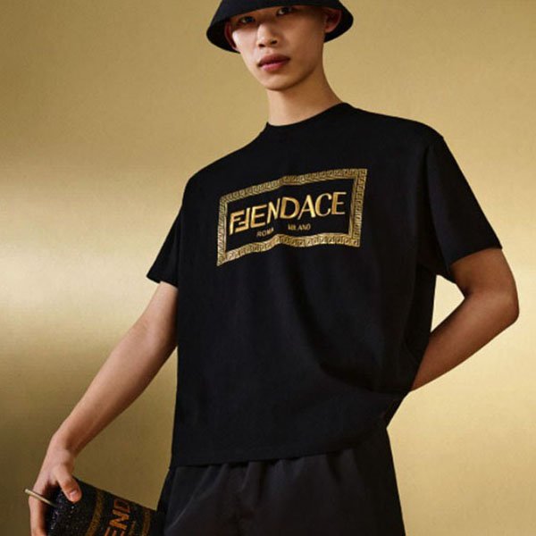 【フェンディACE】待望のコラボ発売！フェンディ×ヴェルサーチ Tシャツ 偽物 FY1144AKDVF0QA1