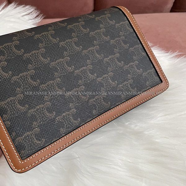 【セリーヌ コピー】 TRIOMPHE CANVAS WALLET チェーンウォレット 10I822DS9.04LU