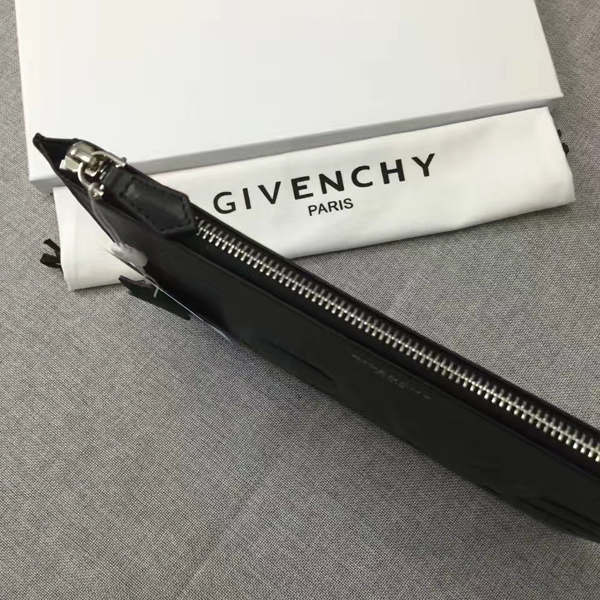 ジバンシィスーパーコピー GIVENCHY クラッチバッグ LOVE スターエンボス レザー