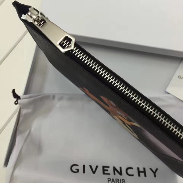 ジバンシィスーパーコピー GIVENCHY クラッチバッグ バンビ プリント 前面中央にロゴ