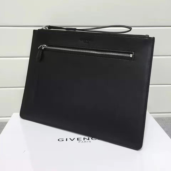 ジバンシィスーパーコピー GIVENCHY エンボスロゴ クラッチバッグ BK こちらの商品は男女兼用です