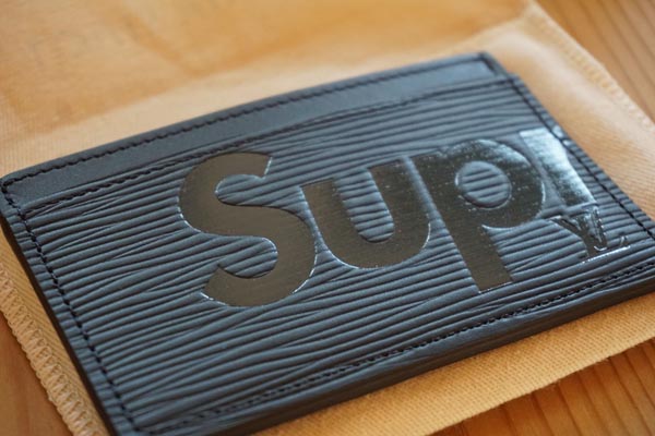 ルイヴィトン 財布 コピー ポルト カルト・サーンプル Supremeコラボカードケース ケース ブラック エピ×シュプリーム M67753