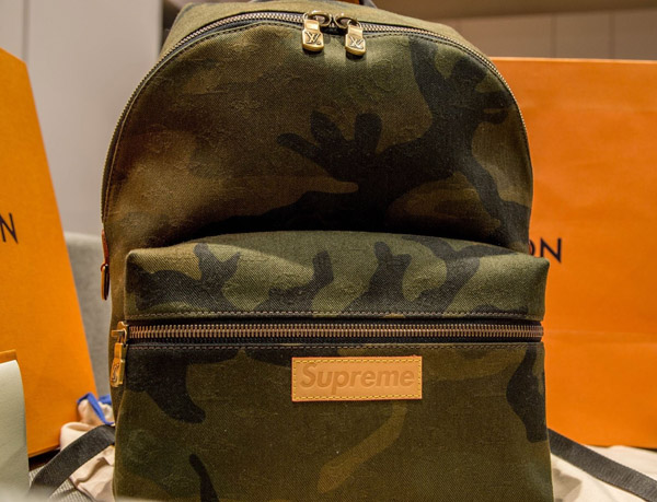 Supreme× /シュプリーム ルイヴィトン コピー M44200 Apollo Backpack カモフラージュアポロバックパック カーキ