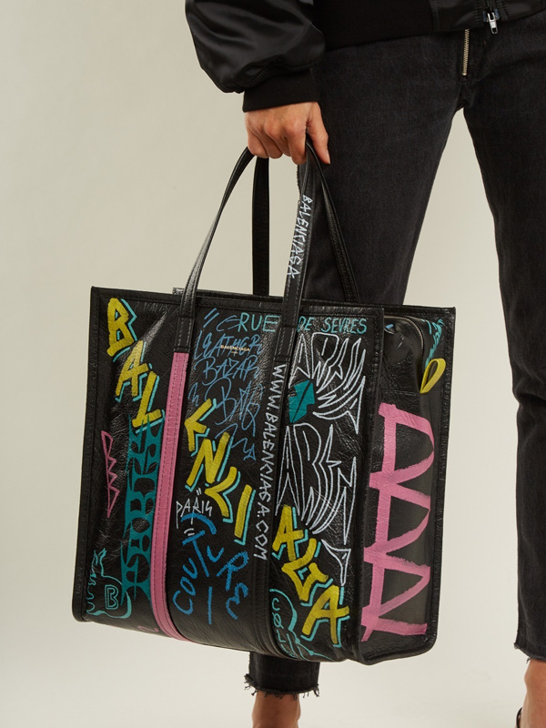 バレンシアガ クラッチバッグ Bazar Graffiti Clutch in Arena Leather バレンシアガスーパーコピー