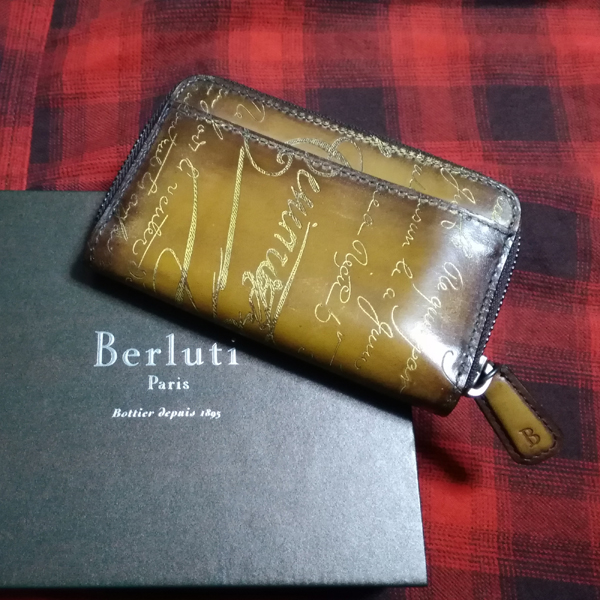 ベルルッティ財布 コピーBerluti スタンプ入りゴールドパティーヌ ベルルッティ キーケース